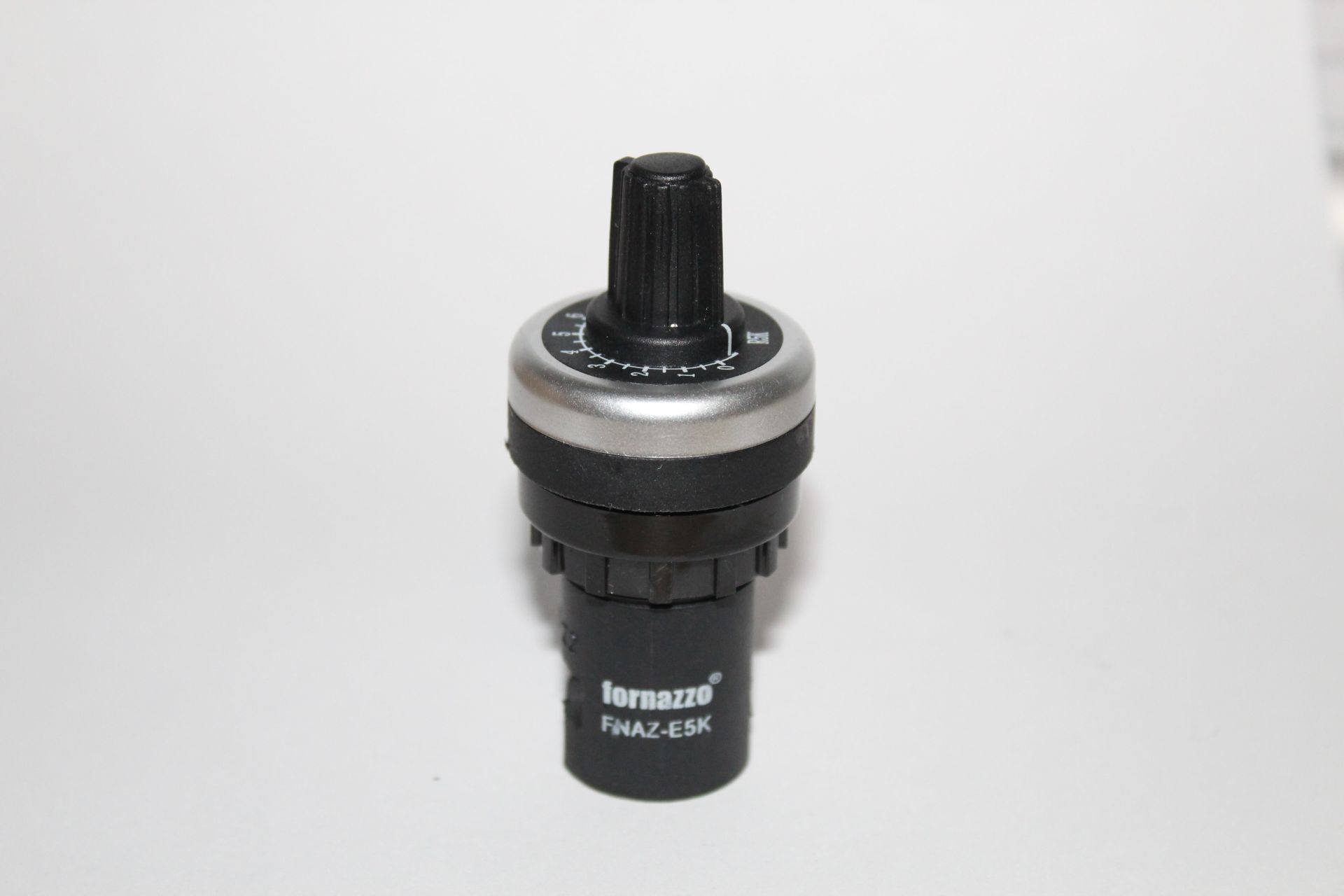 FNAZ-E5K  TEK TURLU Q22 VİDA BAĞLANTILI 0,5 W 5K OHM FORNAZZO POTANSİYOMETRE